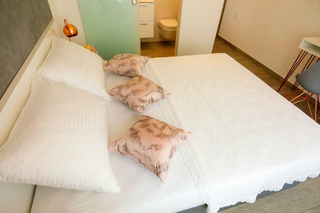 Rose Gold Rooms & Studio With Balcony Split Dış mekan fotoğraf